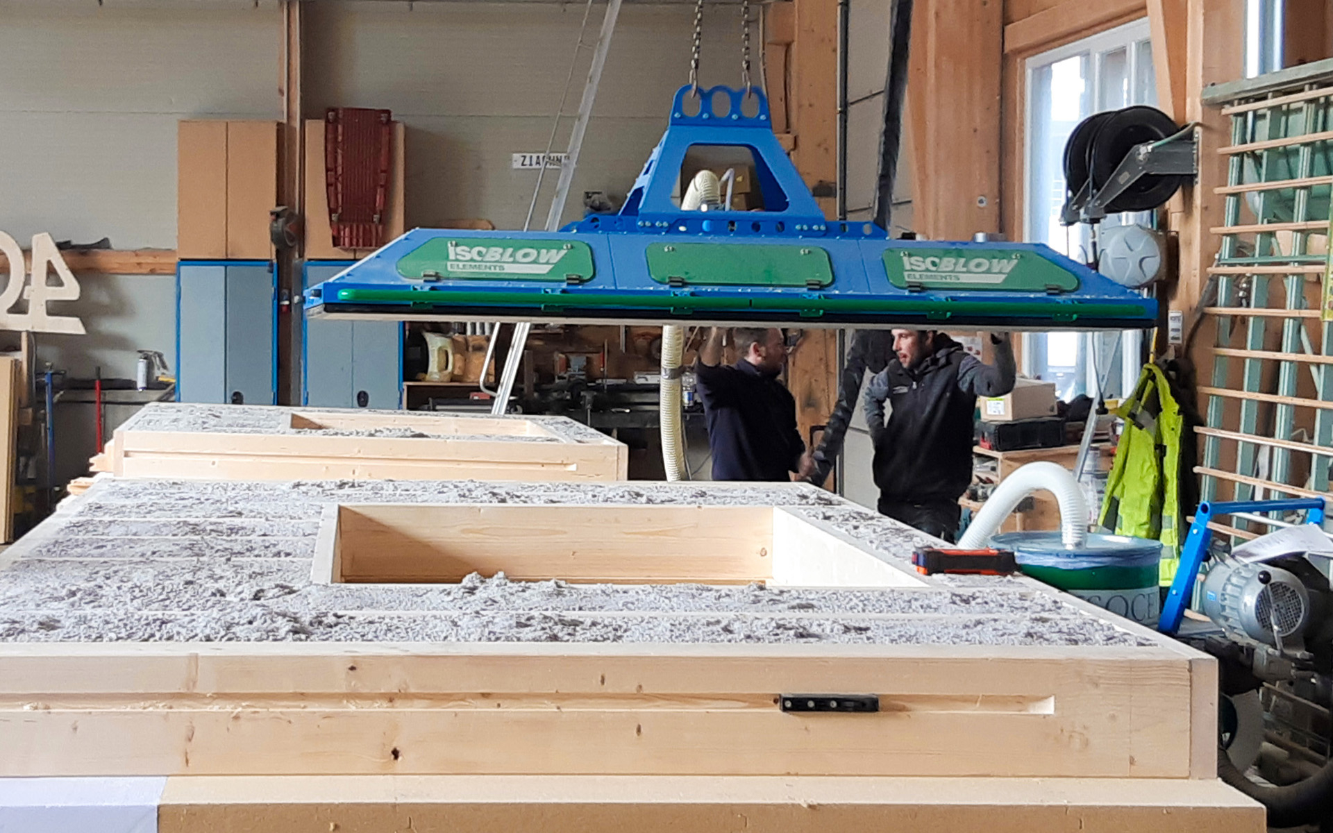 ISOCELL GmbH & Co KG Header